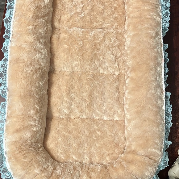 Baby snuggle nest bed. - Picture 2 of 6